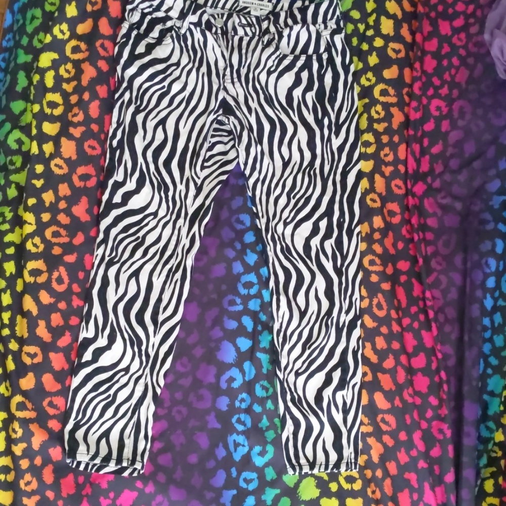 Zebra print ankle jeans pockets